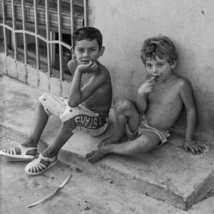 Niños al otro la del "Muro" Orihuela. 1991